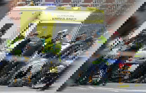 L’indifferenza dell’islamica, per non parlare del poliziotto