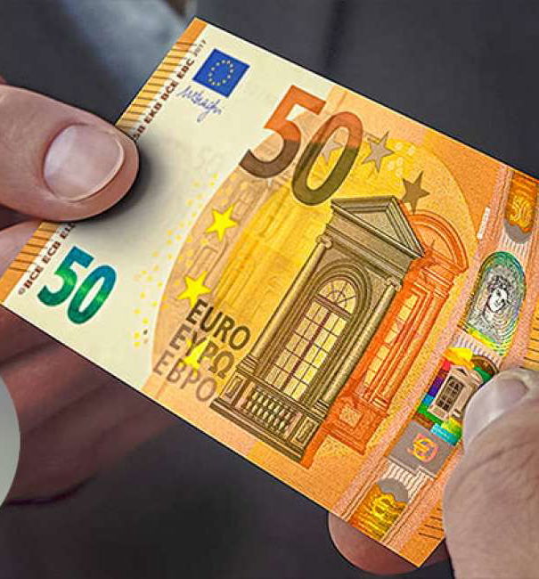 Il duro scontro tra le vecchie e le nuove banconote da 50 euro article-post