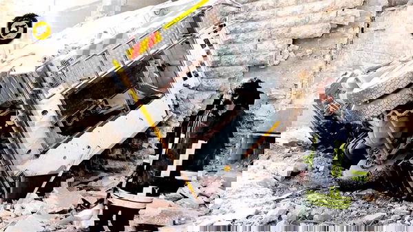 Blondet, i medici svedesi e gli elmetti bianchi, per non parlar del Sarin