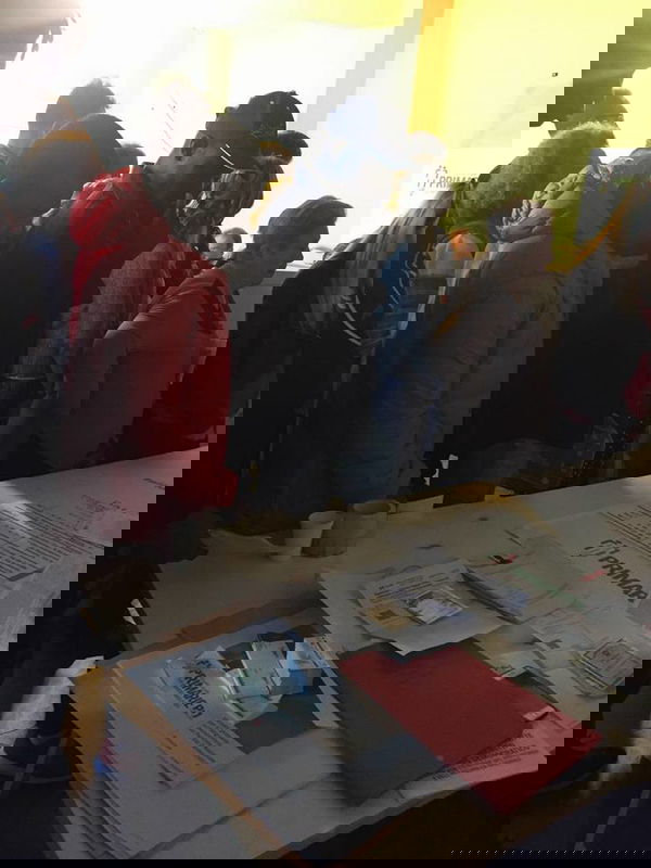 Migranti, tessere e primarie