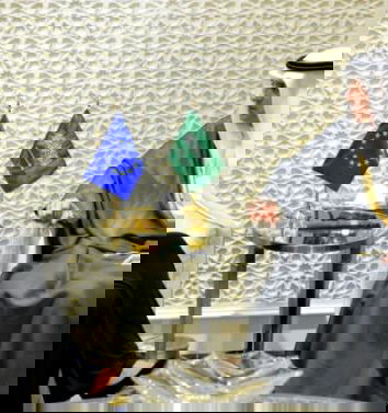 Quattro veli e un parrucchino