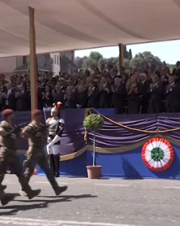 Laura Boldrini e gli applausi alla Folgore article-post