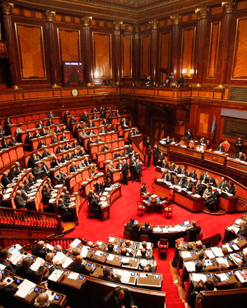 Gli attacchi del senatore