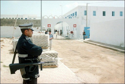 La Tunisia svuota le carceri e ci spedisce i suoi galeotti article-post