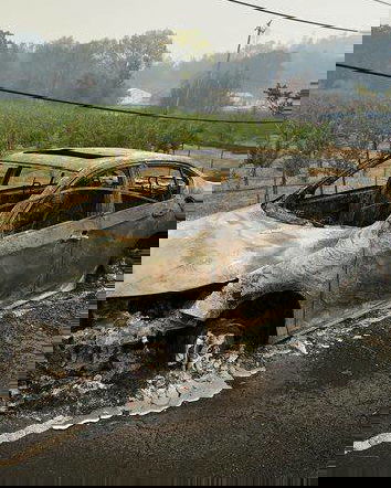 Microonde, complotti e incendi in California