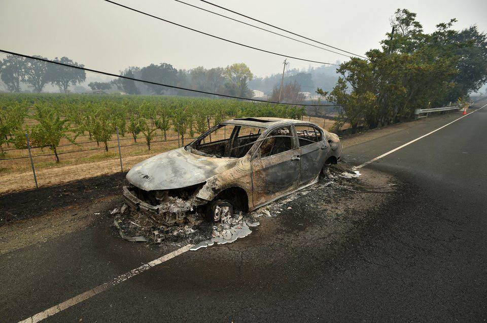 Microonde, complotti e incendi in California article-post
