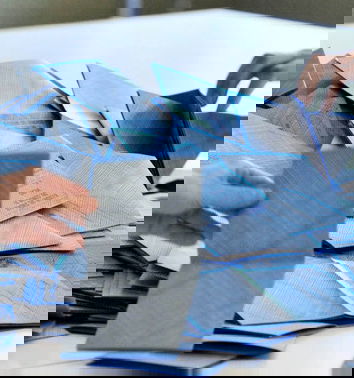 Iene, plichi e brogli alle elezioni