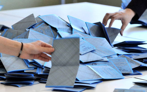 Iene, plichi e brogli alle elezioni article-post