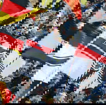 La bandiera neonazista