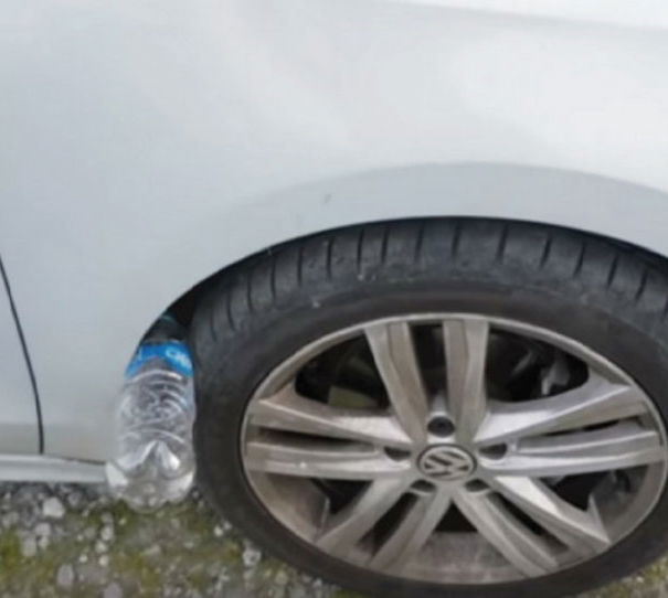 Nessuno cerca di rubarvi la macchina con una bottiglia article-post