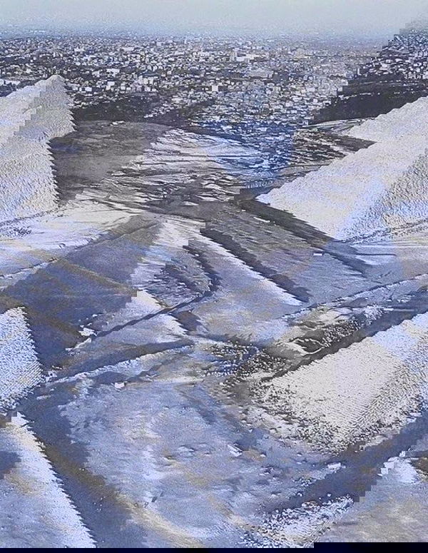 Le piramidi innevate