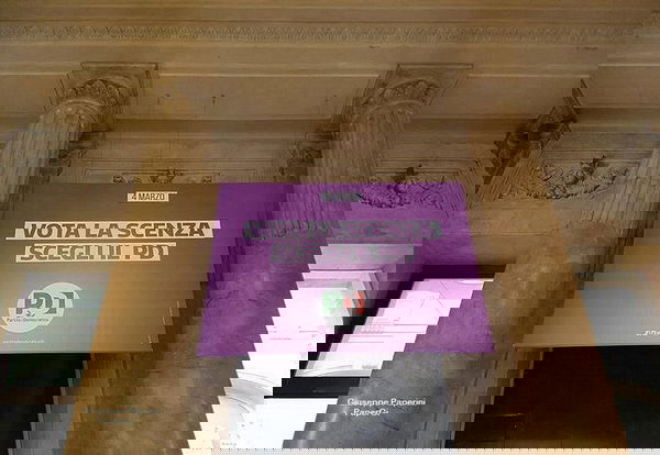 “Vota la scenza”