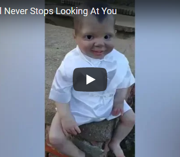 La bambola che non smette di guardarvi