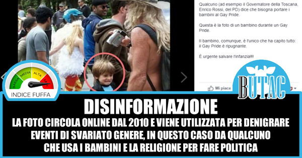 La foto del bambino durante il Gay pride