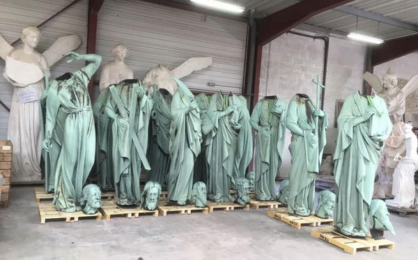 Complottismi e statue decapitate