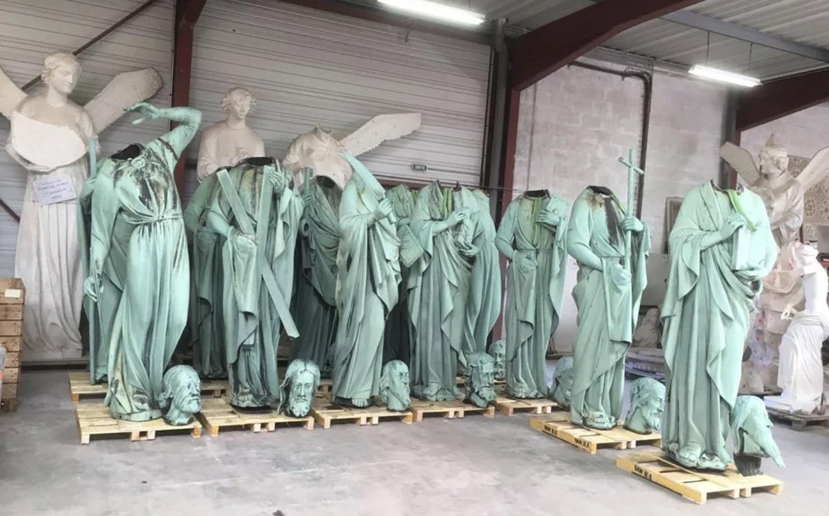 Complottismi e statue decapitate article-post