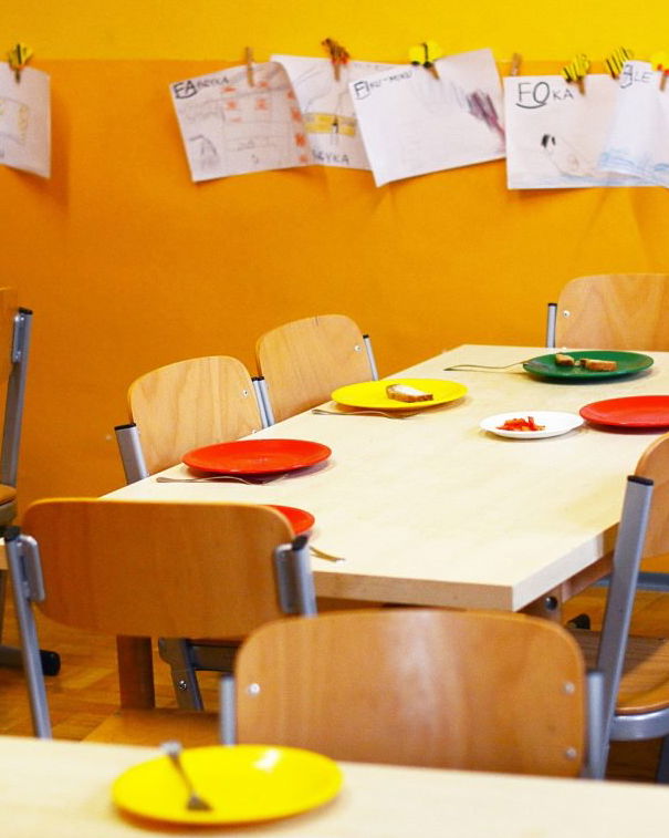 Alla bimba in mensa serviti tonno e cracker article-post