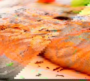 Insalata di salmone al profumo di nespole (e anisakis)