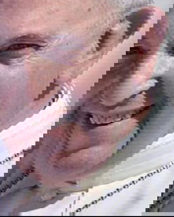 L’adultera deve essere lapidata