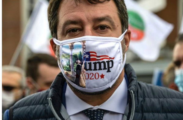 Salvini e la mascherina della Madonna