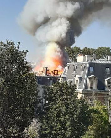 Parigi, l’ambasciata in fiamme?