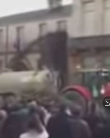 Macron, letame e disinformazione