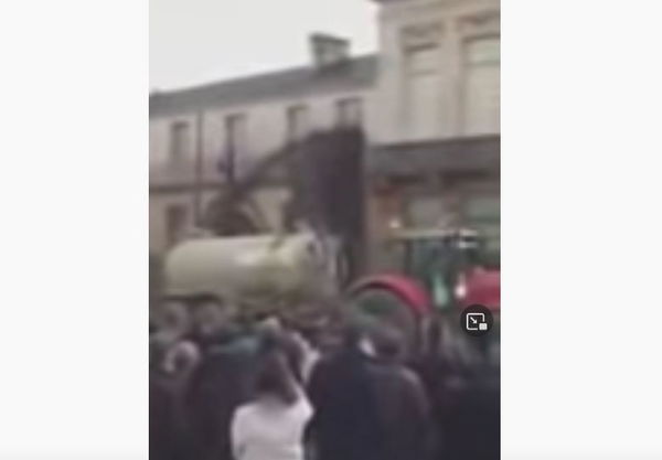 Macron, letame e disinformazione