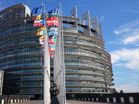 Il Parlamento europeo chiede il ritiro dei vaccini? article-post