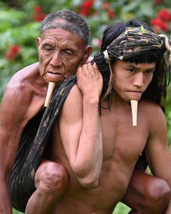 Figlio cammina 12 ore nella foresta amazzonica…