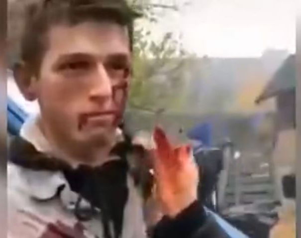 Gli attori che simulano la guerra article-post