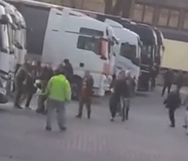 No, a Bologna non sono stati aggrediti dei camionisti bielorussi article-post