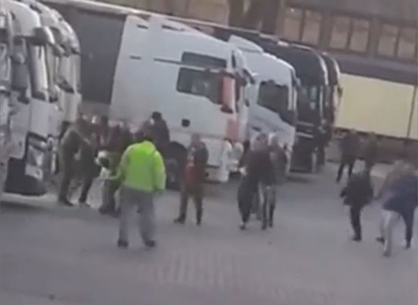 No, a Bologna non sono stati aggrediti dei camionisti bielorussi