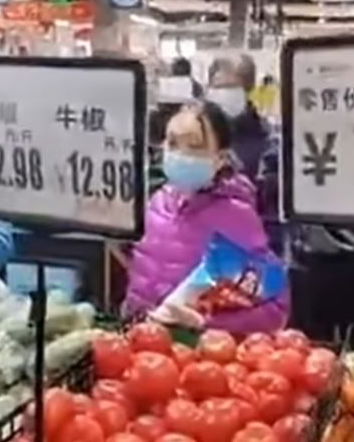 No, a Shanghai non vengono uccisi gli animali dei malati di COVID