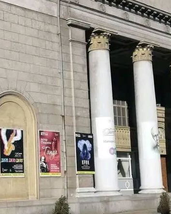 La propaganda sul teatro di Mariupol
