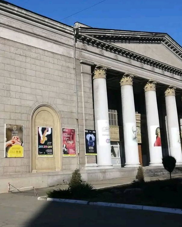 La propaganda sul teatro di Mariupol article-post