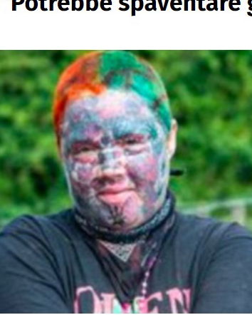 La mamma tatuata in faccia