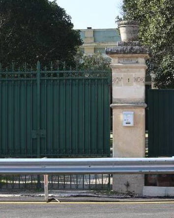 La villa di Lecce e il guardrail