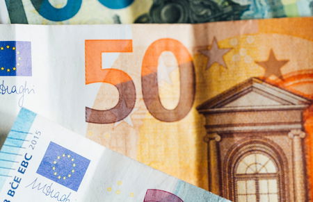 I 50 euro che passano di mano article-post