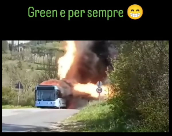L’autobus che va a fuoco