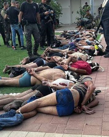 Foto di prigionieri palestinesi e datazioni a caso