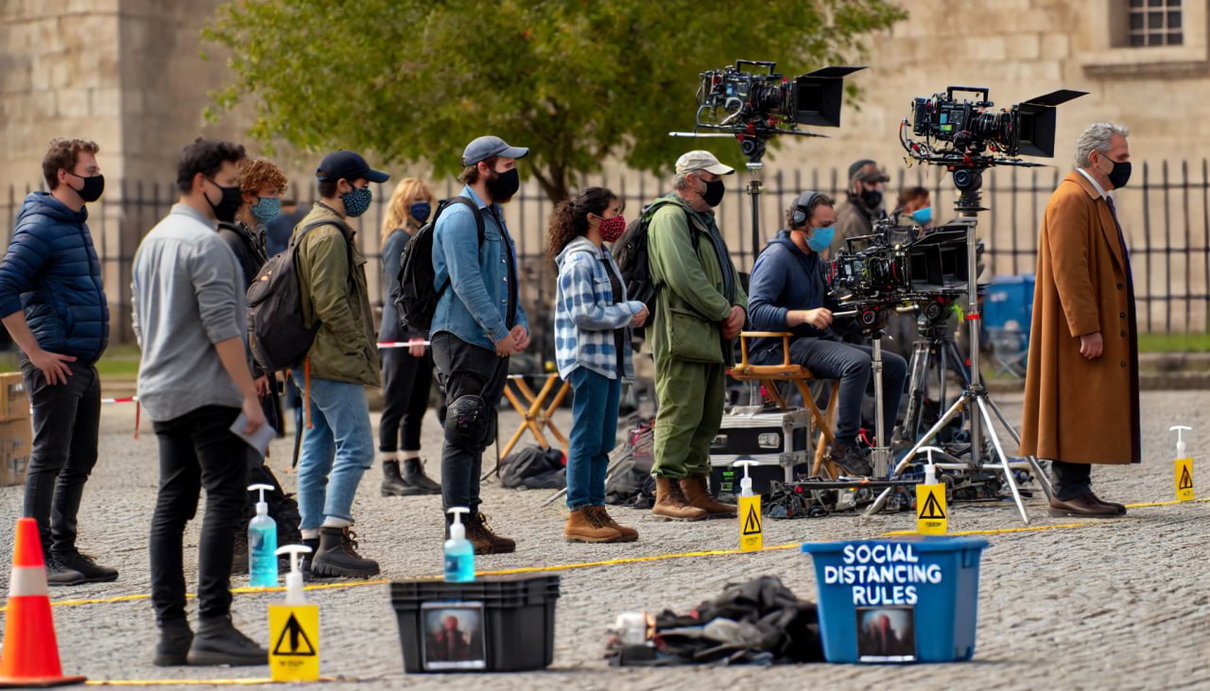 Le mascherine nei film, l’ennesima teoria del complotto article-post