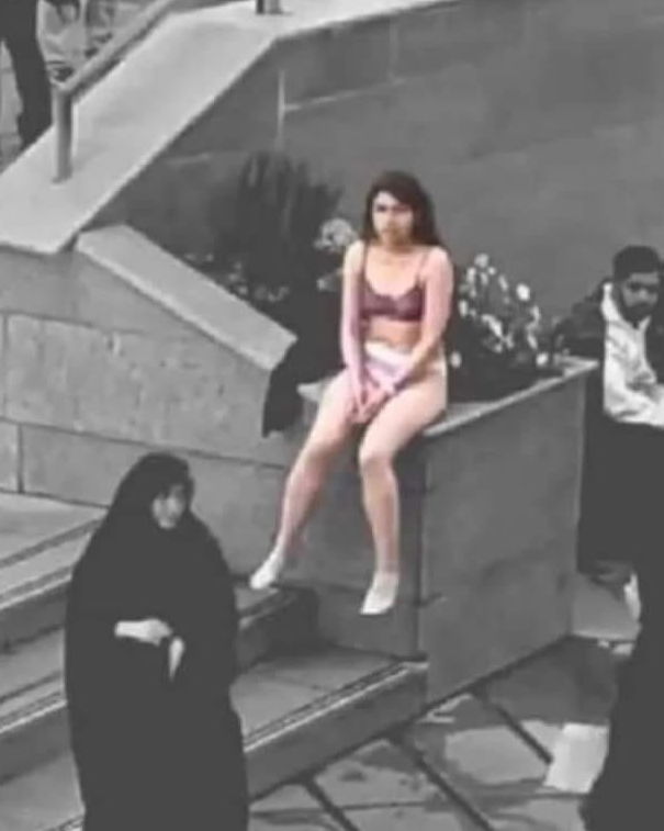 Il complottismo su Ahou Daryaei article-post