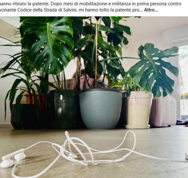 Gli auricolari alla guida e il Codice della Strada article-post