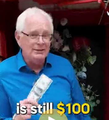 I 100 dollari in contante come i 100 euro