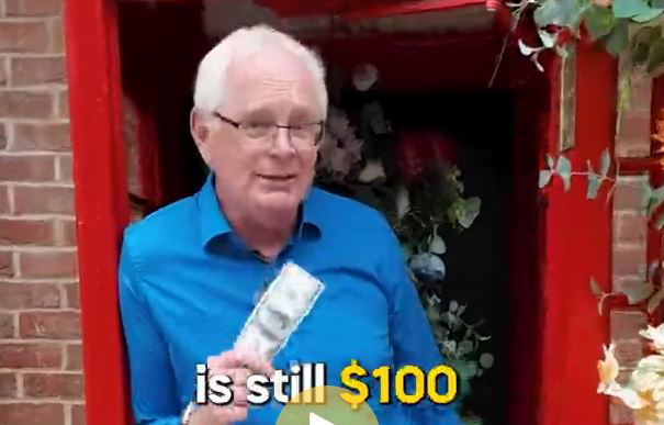 I 100 dollari in contante come i 100 euro article-post