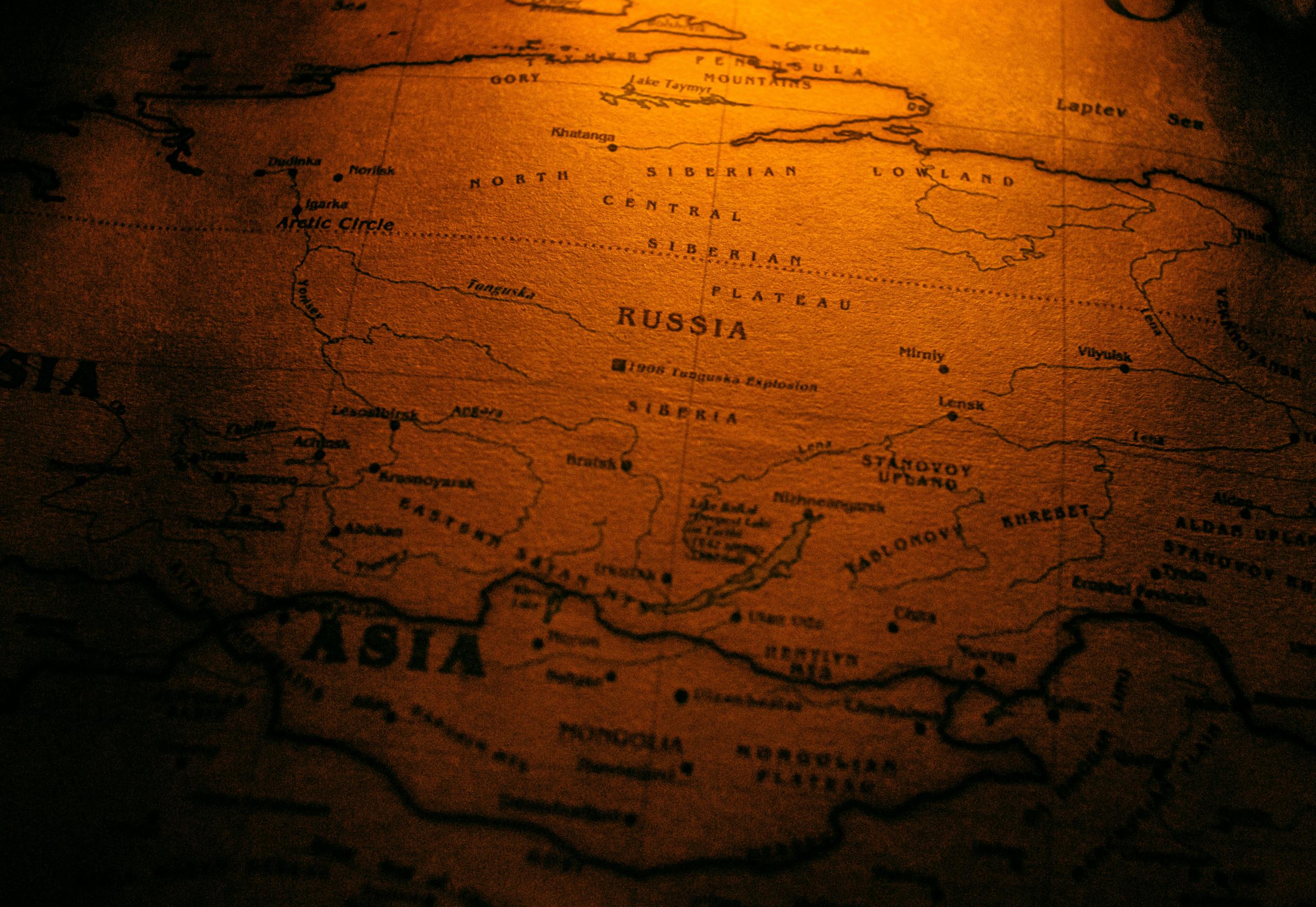 Il potere della geografia: la legge che rende "legale" la manipolazione delle mappe in Russia.