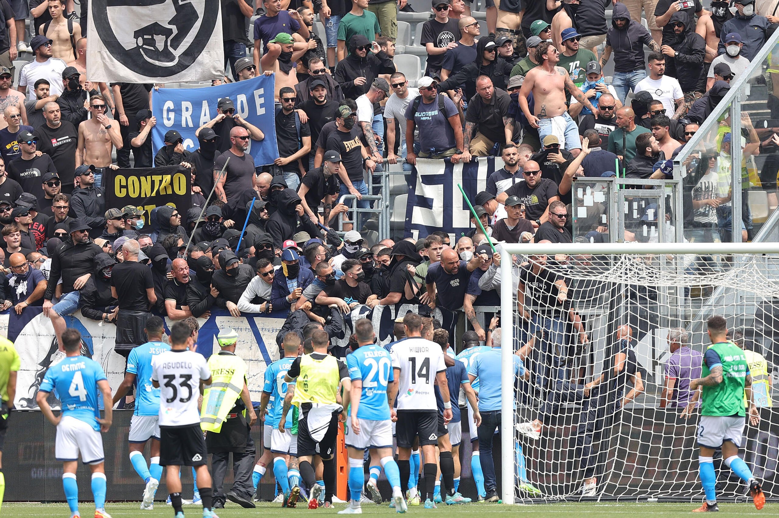 Spezia Napoli scontri tra tifosi