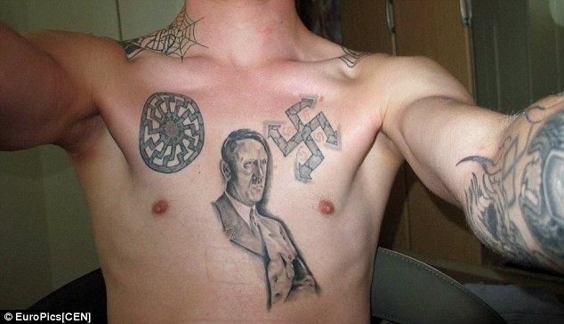 Il nazista incastrato dai tatuaggi di Hitler article-post