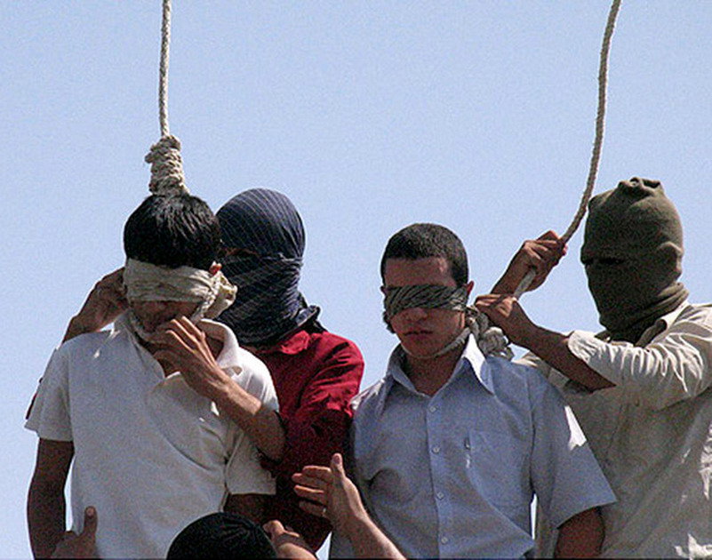 L’Iran impicca quattro gay article-post