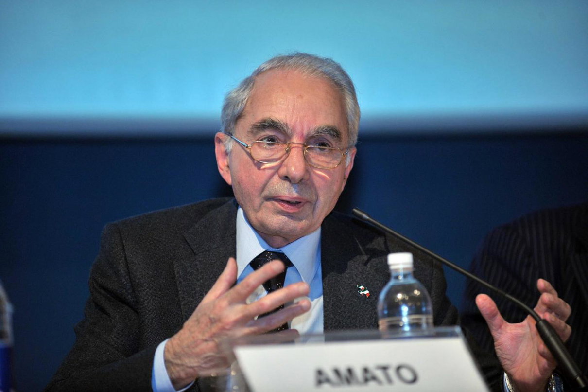 Giuliano Amato spiega come spende i 30mila euro al mese di pensione article-post